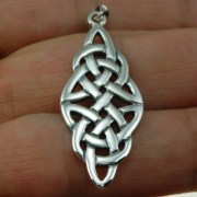 Large Oval Trinity Knot Silver Pendant, pn589