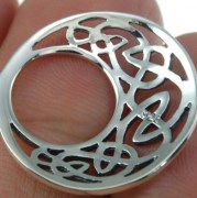 Medium Round Solid Silver Celtic Pendant, pn608